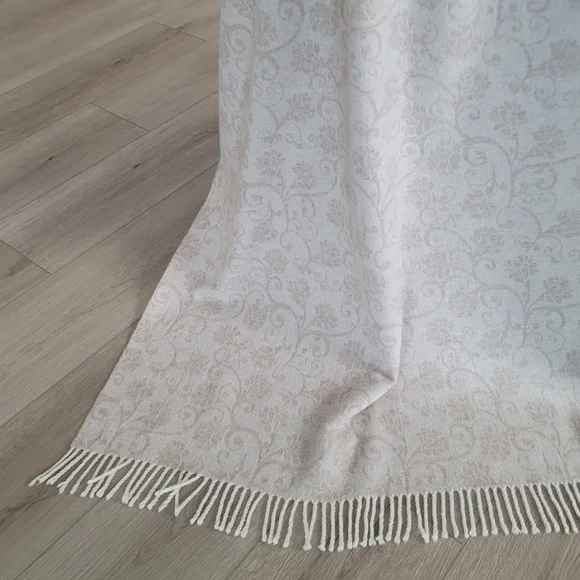 Wool Throw Blanket, Jacquard Design, 100% Virgin Wool, Size 55"x70" - Picture 3 of 11